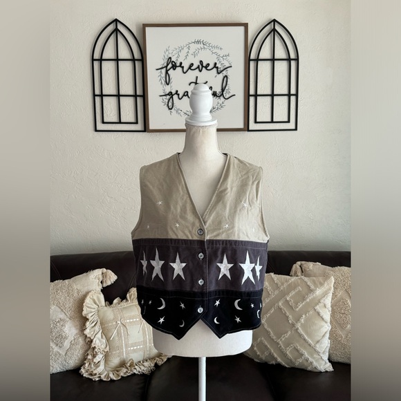 Vintage Christopher & Banks Star - Moon Print Vest Size Large - Picture 3 of 14